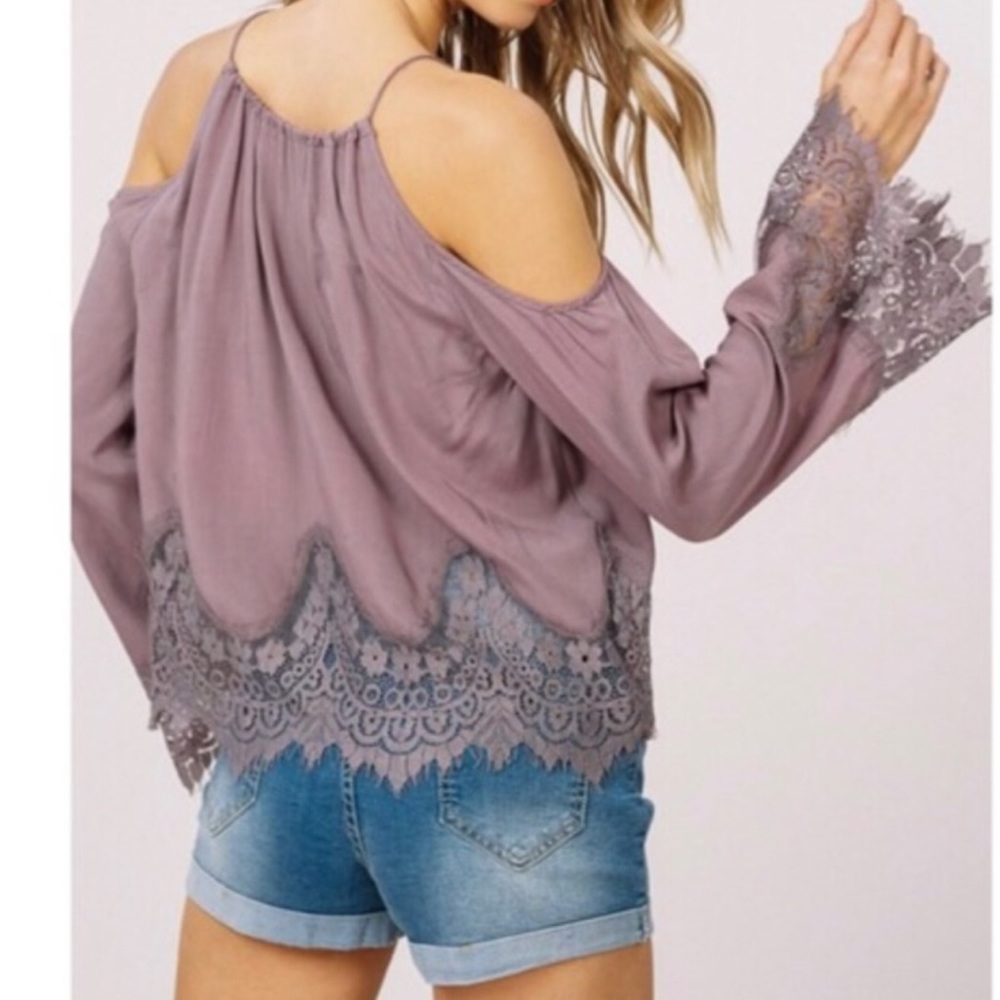 Listicle lace cold shoulder top - Picture 4 of 4